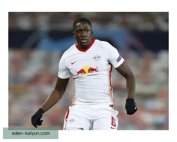 埃默森本赛季在热刺表现稳健，攻防两端持续提升